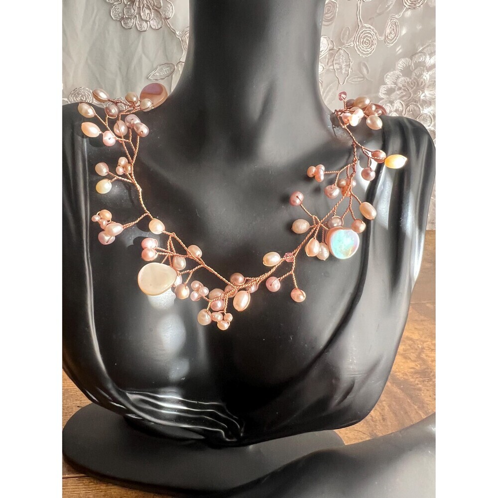 Vintage gold and pearl matching necklace and earring set. - Picture 2 of 7